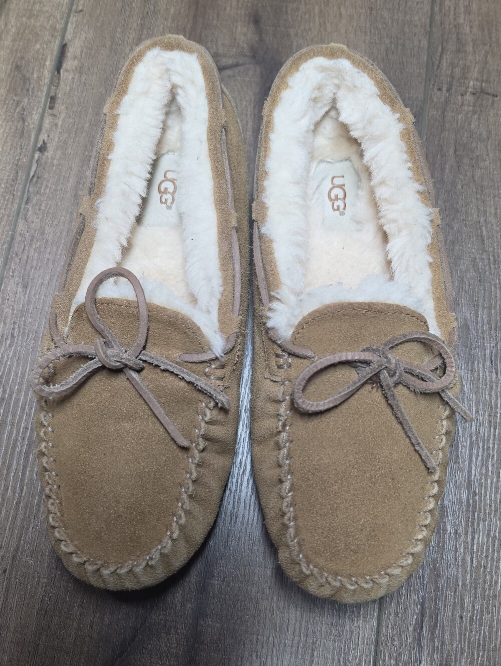 UGG Dakota Slippers Suede Leather Bow Chestnut Size 6
